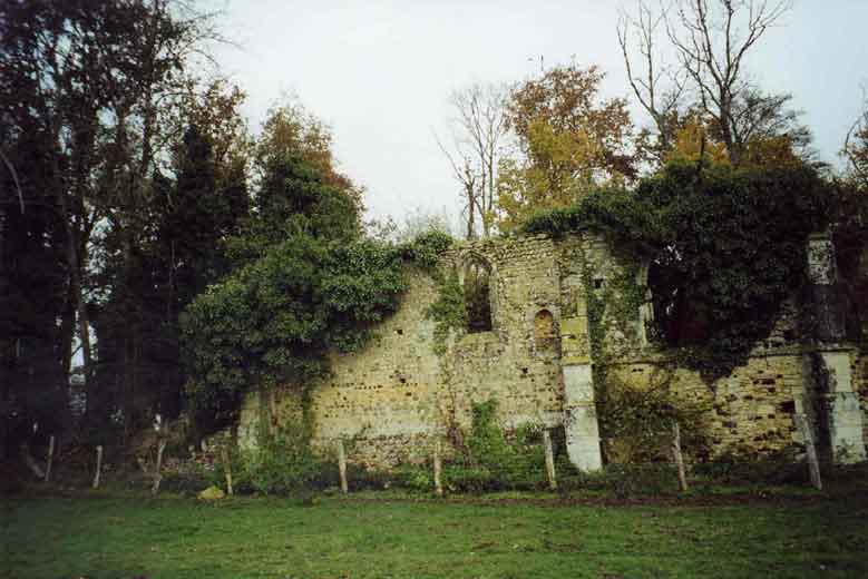 les ruines de l`église